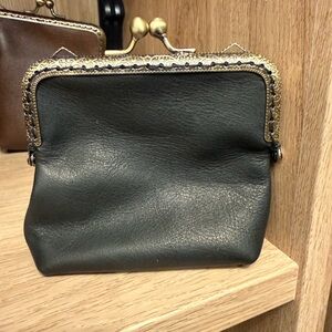 Handcrafted Black Glovetanned Kisslock